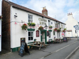 Cross Keys Public House outside