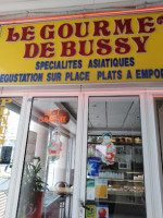 Le Gourmet De Bussy inside