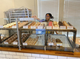 Five Daughters Bakery outside