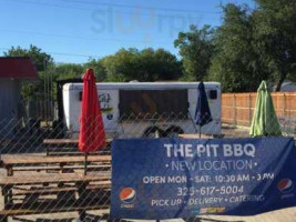 The Pit Bbq outside