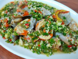 Daeng Seafood food