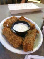 Pluckers Wing food