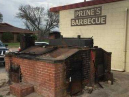 Prine's Barbecue outside