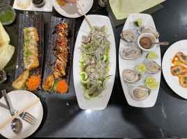 Mariscos Y Sushi Los Tomateros food