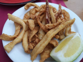 Los Tres Monitos food