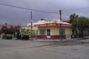 El Buen Sazón outside