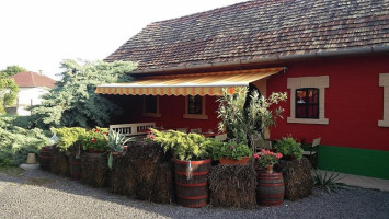 Hangonyi Pizzéria food