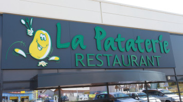 La Pataterie outside