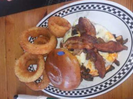 Quaker Steak & Lube food