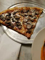 Siracusa's New York Pizzeria food