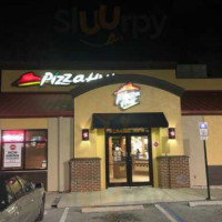 Pizza Hut outside