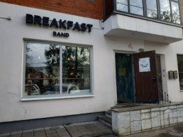 Breakfast Band outside