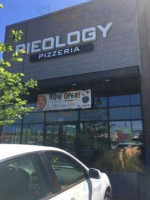 Pieology Pizzeria outside