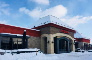 Rotisserie St-Hubert inside