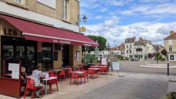 Restaurant Les Marechaux Brasserie inside