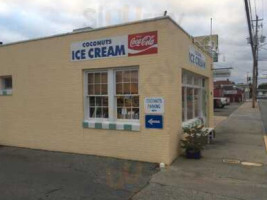 Coconuts Ice Cream outside