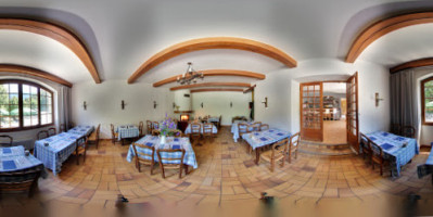 Auberge De Brantes inside