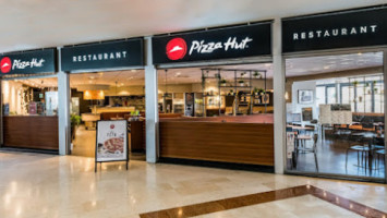 Pizza Hut outside