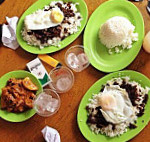 Rodic's Diner food