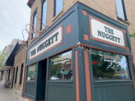 Nuggett Downtown Grill outside