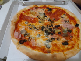 Mister Pizza Di Zakr Mena food