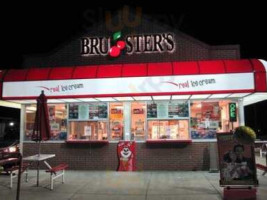 Bruster's Real Ice Cream outside