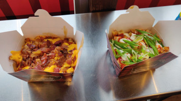 Smoke's Poutinerie food