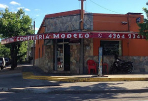 Panadería Modelo outside