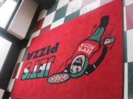 Jet's Pizza food