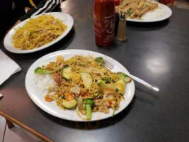 Khan's Mongolian Grill food