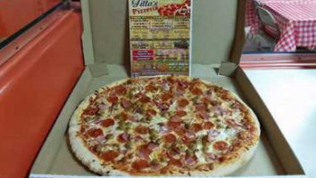 Titto's Pizzeria food