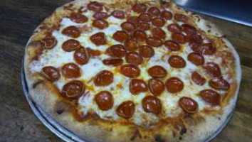 Marina's Pizza food