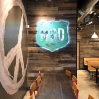 Mod Pizza inside