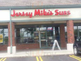 Jersey Mike's Subs outside