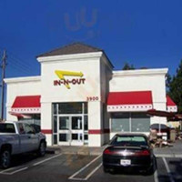 In-n-out Burger outside