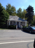 The Daily Bread Bakeshop outside