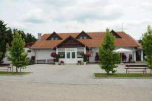 Restoran Fontana, Mačkovec outside