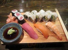 Sushi Avenue food