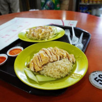 Tian Tian Hainanese Chicken Rice food