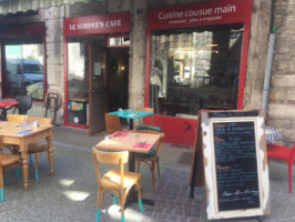 Le Simone's Café inside