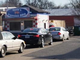 Yank's Famous Barbeque outside