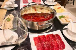 Chaoniu Hot Pot Cháo Niú Niú Ròu Huǒ Guō food