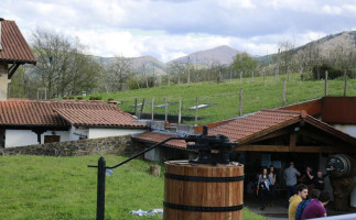 Sidrería Oiharte food