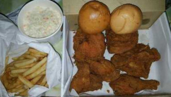 Arnold's Fried Chicken (city Plaza) food