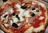 Pizzeria Mediterranea food