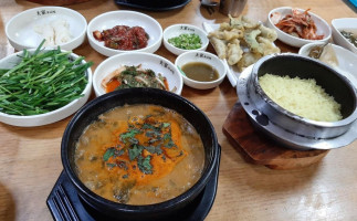 소여사논두렁추어탕 food