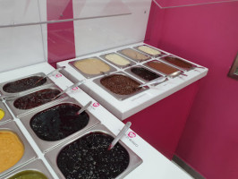 Yoself Yogurteria Gelateria food