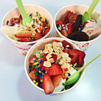 Yogurty's Frozen Yogurt And Bubble Tea food