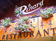 Le Renard outside