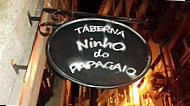 Taberna O Ninho Do Papagaio inside